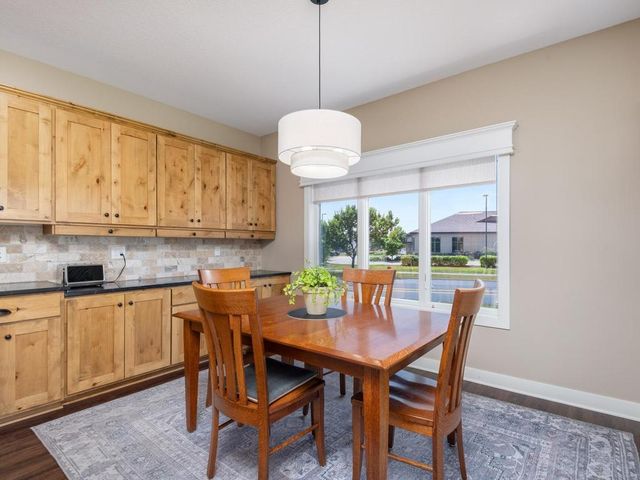 1290 Parkview Court, Shakopee, MN 55379