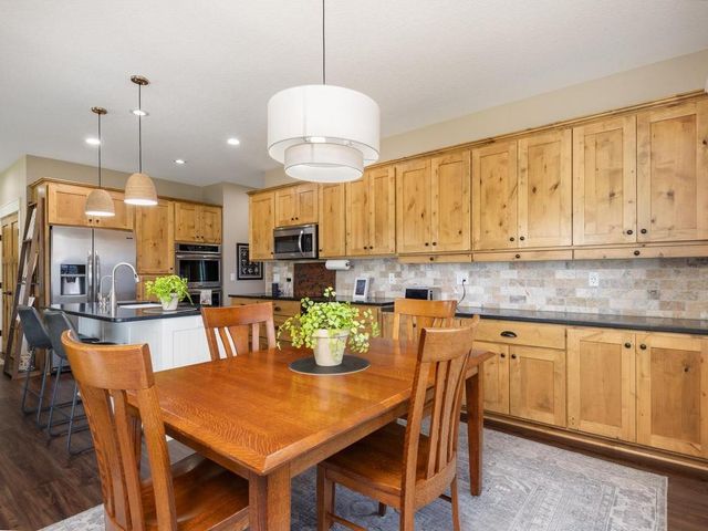 1290 Parkview Court, Shakopee, MN 55379
