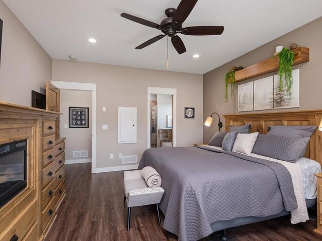 1290 Parkview Court, Shakopee, MN 55379