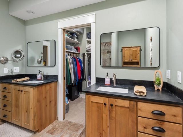 1290 Parkview Court, Shakopee, MN 55379