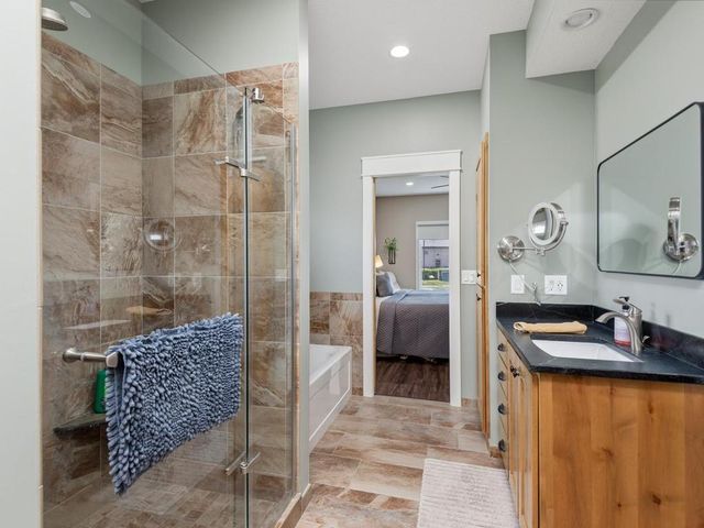 1290 Parkview Court, Shakopee, MN 55379