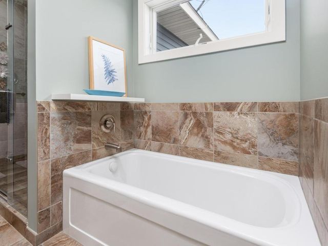 1290 Parkview Court, Shakopee, MN 55379