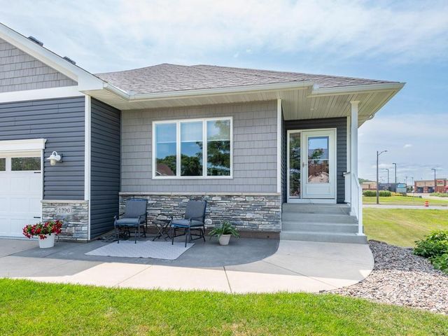 1290 Parkview Court, Shakopee, MN 55379