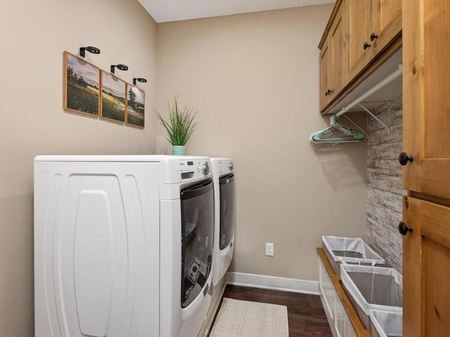 1290 Parkview Court, Shakopee, MN 55379