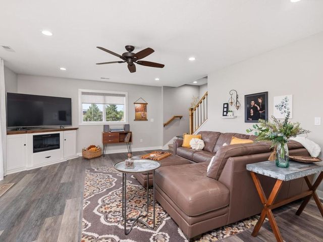 1290 Parkview Court, Shakopee, MN 55379