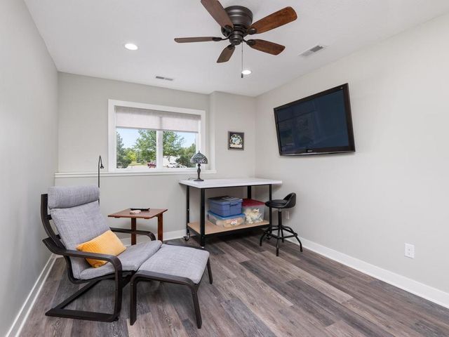 1290 Parkview Court, Shakopee, MN 55379