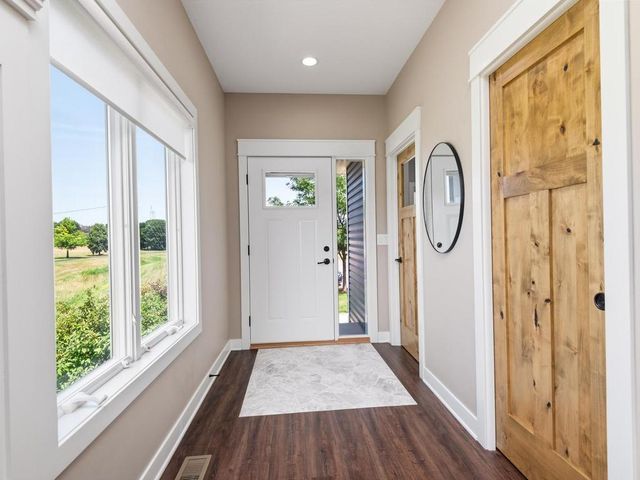 1290 Parkview Court, Shakopee, MN 55379