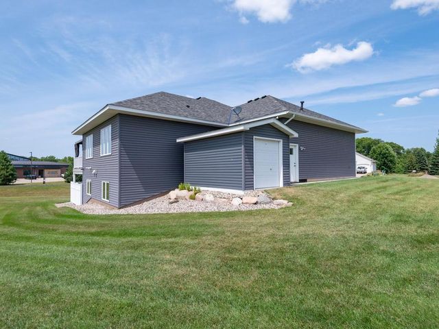 1290 Parkview Court, Shakopee, MN 55379