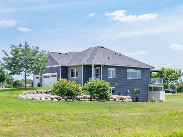 1290 Parkview Court, Shakopee, MN 55379
