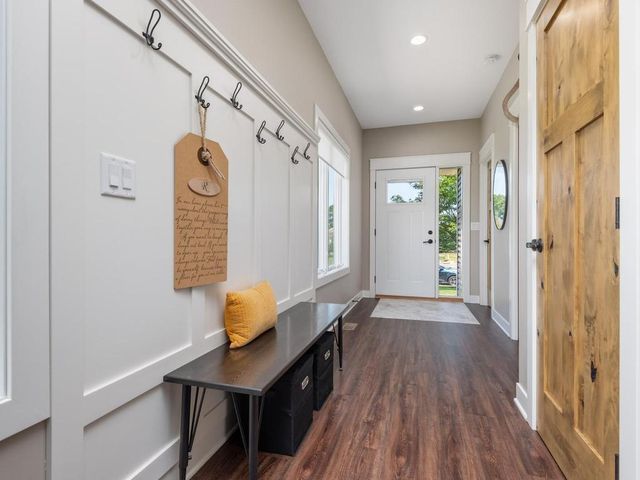 1290 Parkview Court, Shakopee, MN 55379