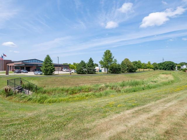 1290 Parkview Court, Shakopee, MN 55379