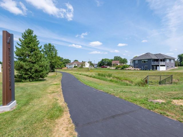 1290 Parkview Court, Shakopee, MN 55379