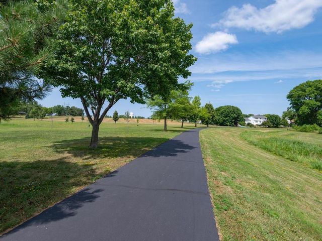 1290 Parkview Court, Shakopee, MN 55379