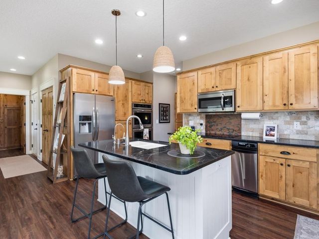 1290 Parkview Court, Shakopee, MN 55379