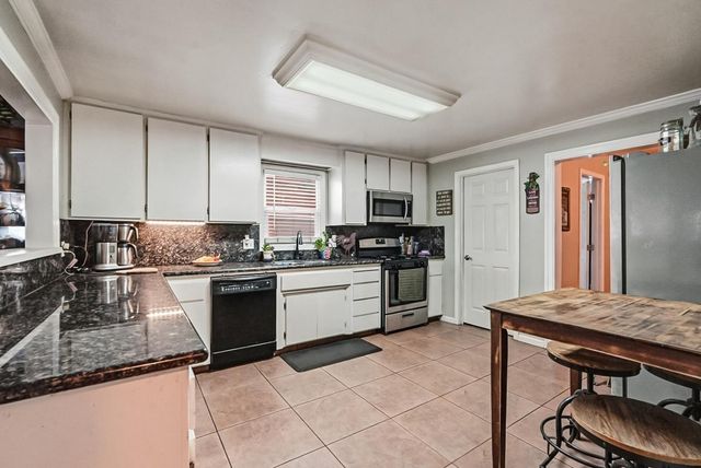 1829 River Rd, Modesto, CA 95351