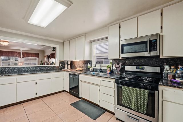 1829 River Rd, Modesto, CA 95351