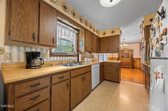 340 West Hills Drive, Mosheim, TN 37818