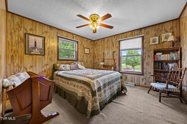 340 West Hills Drive, Mosheim, TN 37818