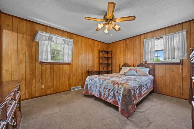 340 West Hills Drive, Mosheim, TN 37818
