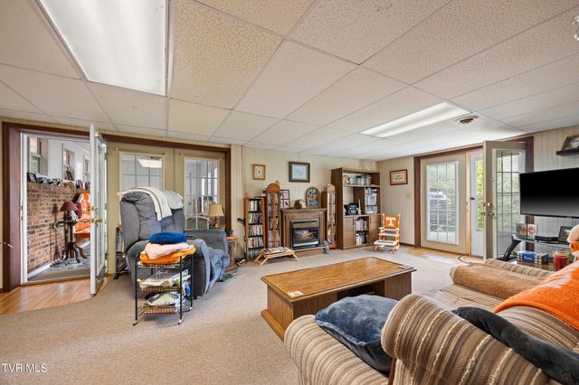 340 West Hills Drive, Mosheim, TN 37818