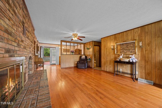 340 West Hills Drive, Mosheim, TN 37818