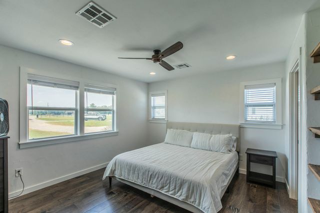 325 Grassy Way, Elm Mott, TX 76640