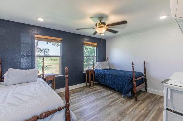 325 Grassy Way, Elm Mott, TX 76640