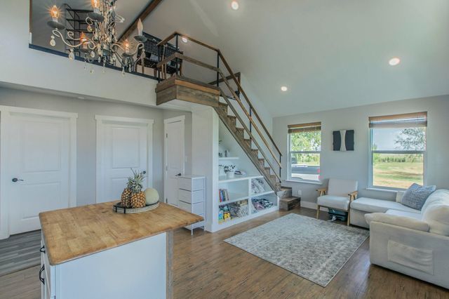 325 Grassy Way, Elm Mott, TX 76640