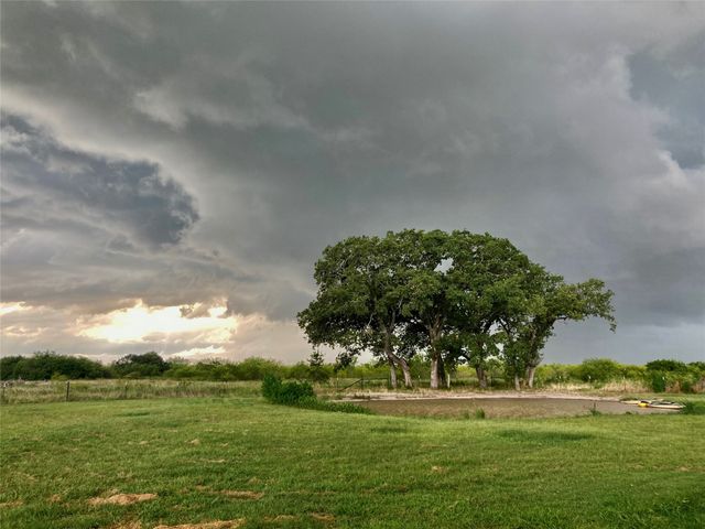 325 Grassy Way, Elm Mott, TX 76640