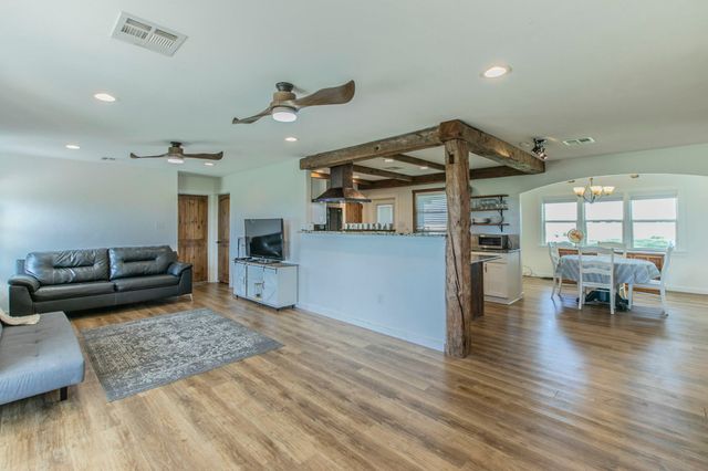 325 Grassy Way, Elm Mott, TX 76640