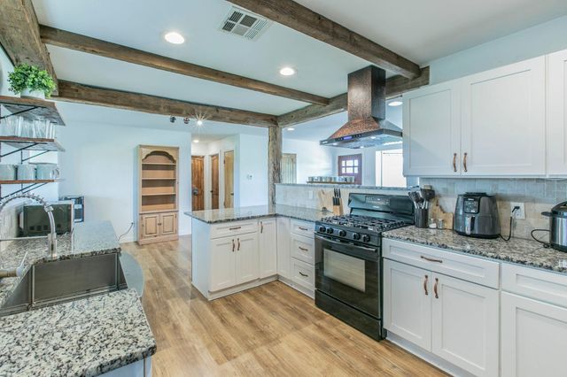 325 Grassy Way, Elm Mott, TX 76640