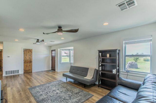 325 Grassy Way, Elm Mott, TX 76640