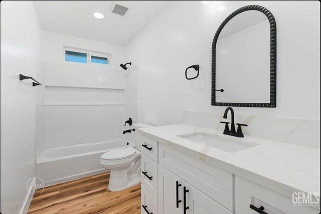 2207 Verde Street, Bakersfield, CA 93304