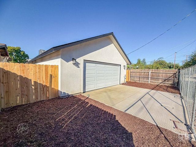 2207 Verde Street, Bakersfield, CA 93304