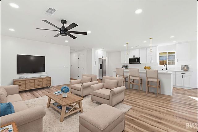 2207 Verde Street, Bakersfield, CA 93304