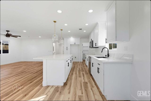 2207 Verde Street, Bakersfield, CA 93304