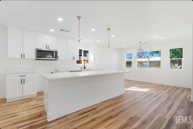 2207 Verde Street, Bakersfield, CA 93304