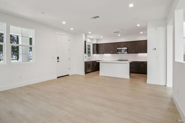 2770 Sassy St, Santa Rosa, CA 95407