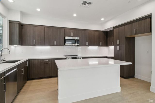 2770 Sassy St, Santa Rosa, CA 95407