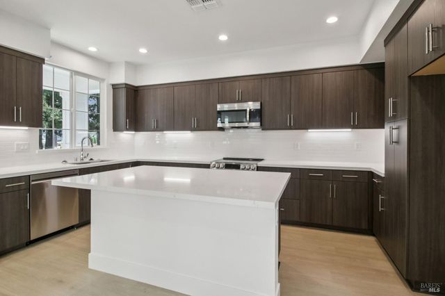 2770 Sassy St, Santa Rosa, CA 95407