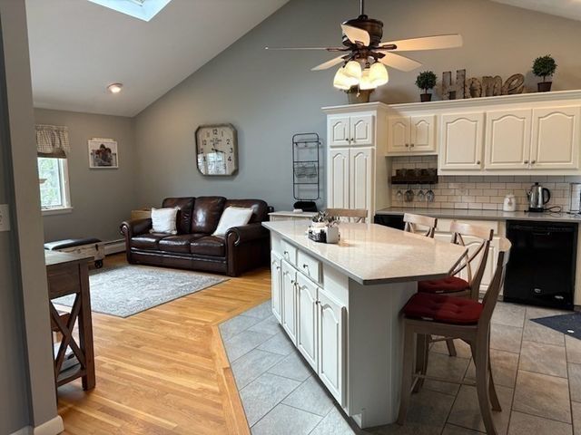 31 Columbus Rd, Woburn, MA 01801
