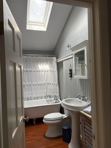 31 Columbus Rd, Woburn, MA 01801