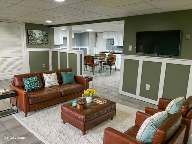 31 Columbus Rd, Woburn, MA 01801