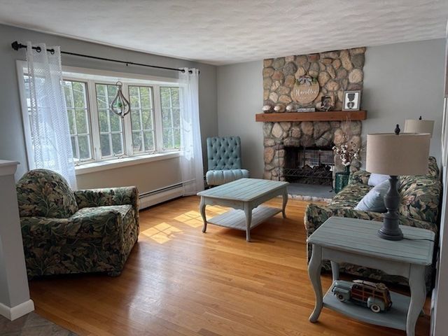 31 Columbus Rd, Woburn, MA 01801