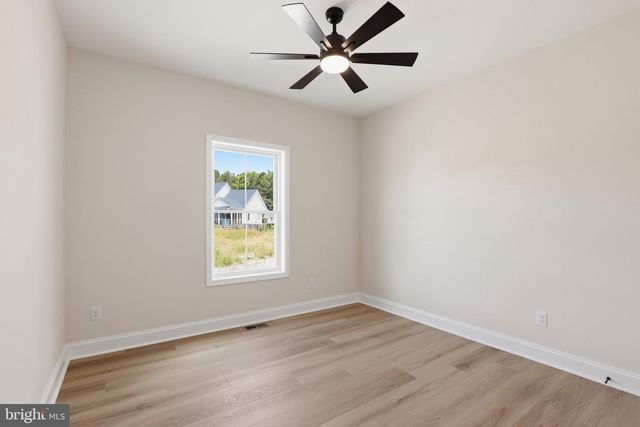 6 PREAKNESS DR, Berlin, MD 21811