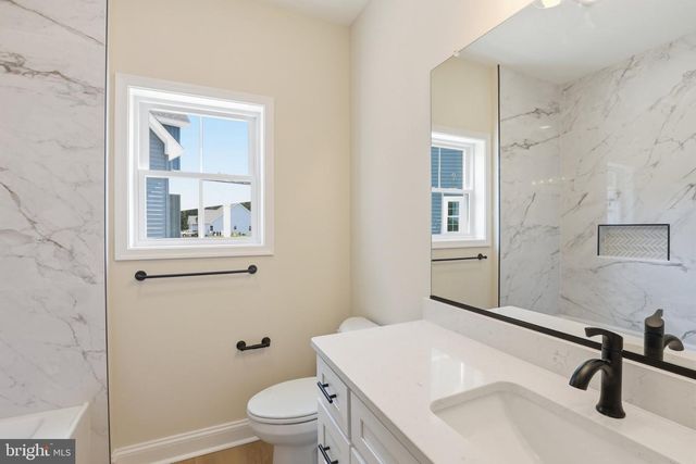 6 PREAKNESS DR, Berlin, MD 21811