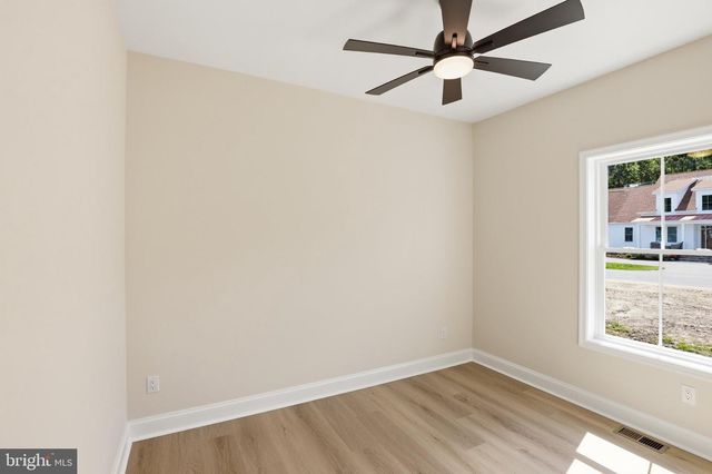 6 PREAKNESS DR, Berlin, MD 21811