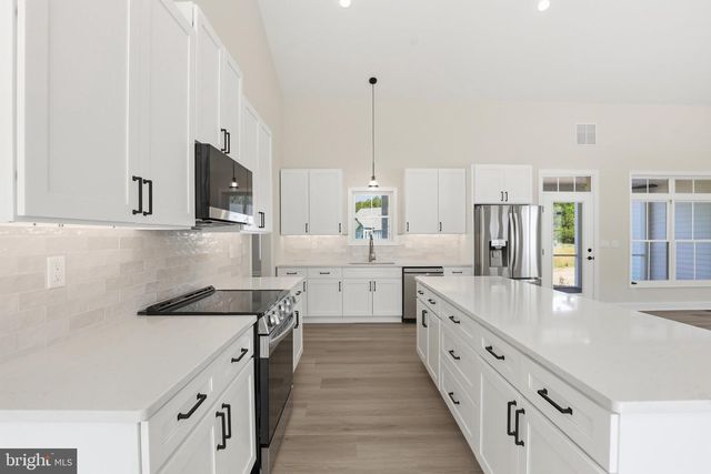 6 PREAKNESS DR, Berlin, MD 21811