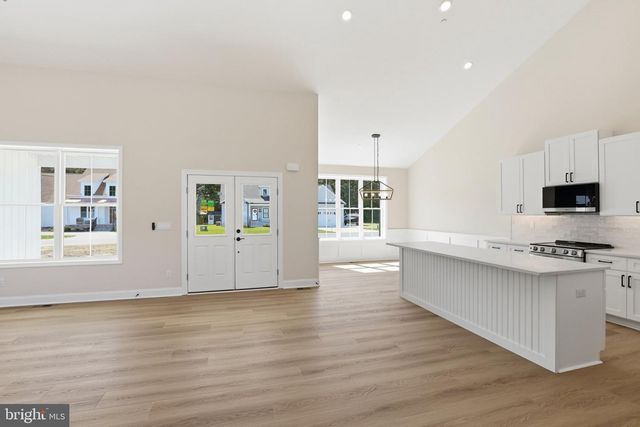 6 PREAKNESS DR, Berlin, MD 21811