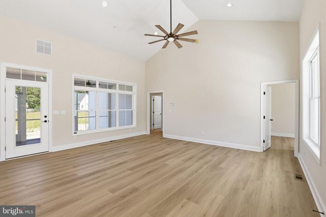 6 PREAKNESS DR, Berlin, MD 21811